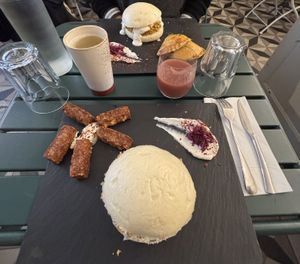 Bao burgers : Indian curry and spinach empanadas on top and Asian slaw with Croustillants Parmesan below.   at GardnLab in Lyon