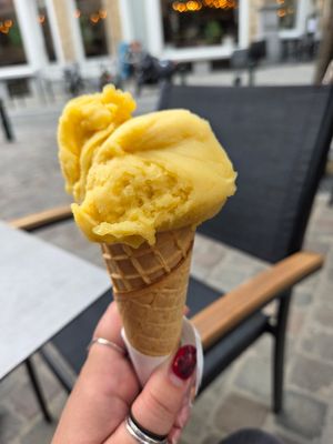 mango sorbet in vegan cone at Bargello in Brussels