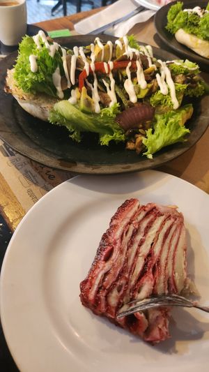 Brunch vegano at Café Montenegro in Santiago