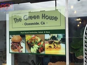 Lugar acogedor con buena variedad!   at The Green House in Oceanside