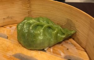 The last dumpling 😆 filled with spinach and tofu at Mitica in Padua