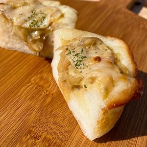 Gratin bread 10/10 at KITCHEN & BAR Prana in Sakaishi