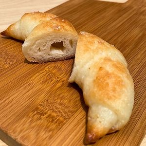 Salty bread.
It's crispy outside, sticky inside, and yummy 10/10 at KITCHEN & BAR Prana in Sakaishi