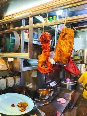 This is how typical roasted meat stall hangs their roasted meat 😂 at Yi Xiang Vegetarian - 異香素食 in Central Singapore