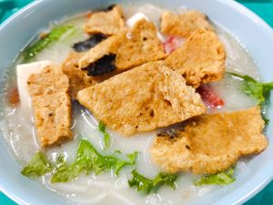 The sliced fish is tender Yet crispy at Yi Xiang Vegetarian - 異香素食 in Central Singapore