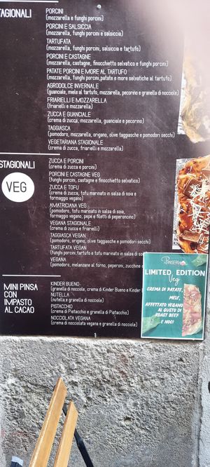 Pinse veg e pinsa con nocciolata vegana in fondo at Leccabaffo in Viterbo