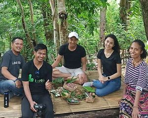Dining outside at Dapur Tara Flores Restaurant is dining in the middle of the nature, listening to the birds and feeling the fresh air enhancing your appetite. at Dapur Tara Flores in 