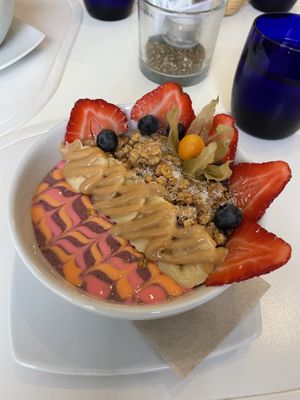 Purple dream smoothie bowl  at Origin Cafe in Noord