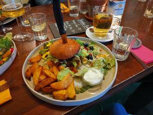 Burger mit Kürbis Hafer Patty at Das Sündikat in Thun