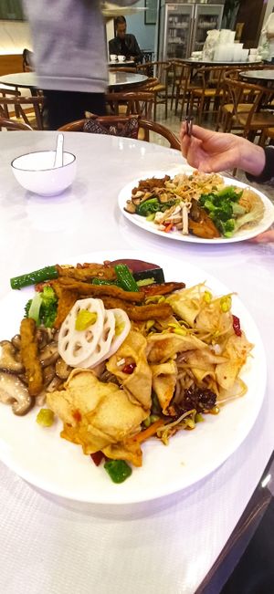 Plate full at Cafe Oneness 一真全素食馆 - Maybe closed in Shenzhen