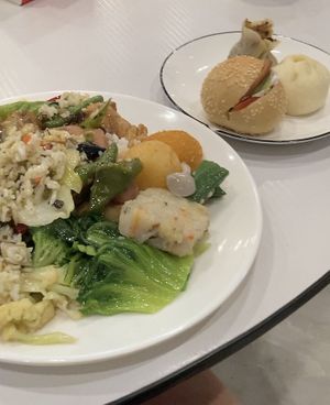 Picture definitely doesn’t do it justice… The food here is fantastic.  at Cafe Oneness 一真全素食馆 - Maybe closed in Shenzhen