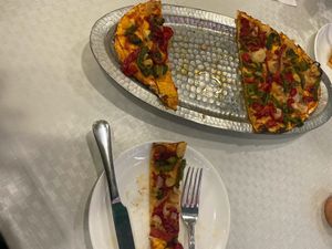 Vegan Catalan pizza at Kervan in Seoul