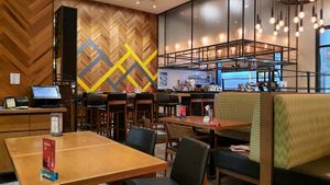 Interior of location - seating space at California Pizza Kitchen - Coex in Seoul