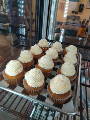 Mango Vanilla Cupcakes at Minglewood Bake Shop in Richmond