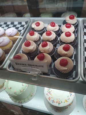  at Minglewood Bake Shop in Richmond