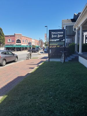  at Minglewood Bake Shop in Richmond