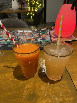 Carrot juice and apple juice: both nice, but I think they’re bottled, so not fresh at Vegan Food Bar in Almere