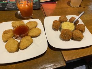 ‘Chicken’ nuggets and bitterballen: tasty  at Vegan Food Bar in Almere