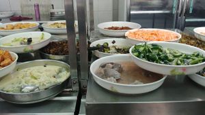 self-serve at Qian Ye Vegetarian in Kaohsiung