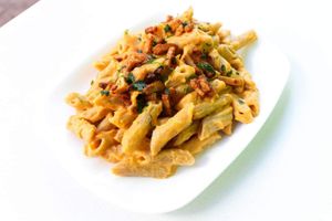 Vegan Mac N Cheese at La Línea Verde in La Linea De La Concepcion