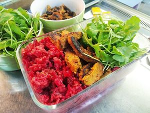 Daily menu: Beetroot risotto with seitan slices and ruccola at La Línea Verde in La Linea De La Concepcion