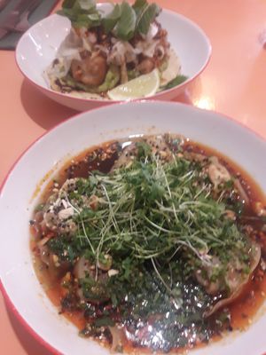 Wonton and tacos at Peaches Gastro Girls in Warsaw