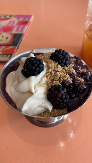 Blueberry / blackberry cheesecake   at Peaches Gastro Girls in Warsaw