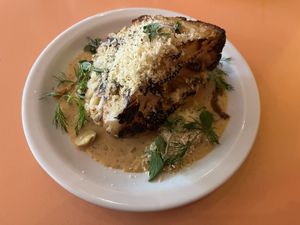 Roasted cauliflower w vegan Parmesan  at Peaches Gastro Girls in Warsaw