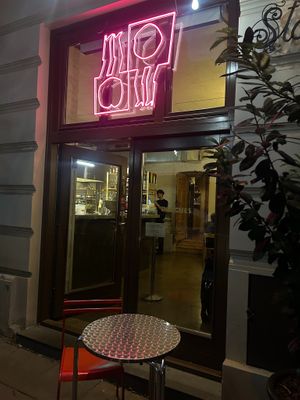 Entrance at Peaches Gastro Girls in Warsaw