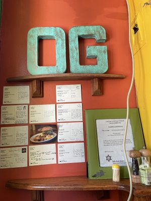 Decor and thank you cards at The Organic Grill in New York City