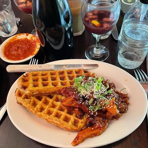 BRUNCH: OGICKEN & WAFFLES at The Organic Grill in New York City