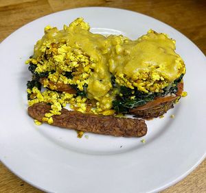 Brunch : Benny & Florentine   at The Organic Grill in New York City