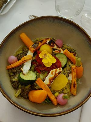 Curry de patates douces aux légumes, lentilles et halloumi at Chateau d'Urspelt in Clervaux