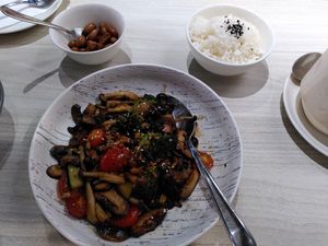 Stir fry mushrooms at iVegan 爱素 - Thomson Plaza in Central Singapore