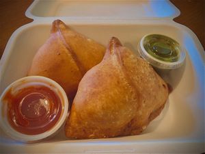 Jumbo Samosa (2 pcs):
Vegan 🌱Samosa is one of the most commonly eaten snack across India. They are very popular and loved by everyone! Made from scratch at Vittle Vibes in Leander