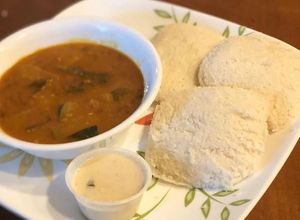 Vegan 🌱 and Gluten free, South Indian special dish! 3 large Healthy steamed Rice lentil patties served with Sambar ( lentil based vegetable stew) and coconut chutney as a side.

Note: We pack Sambar, Idly and chutney separately. at Vittle Vibes in Leander