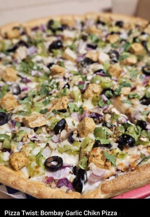 Bombay Garlic Chikn Pizza (vegan) at Pizza Twist in Roseville