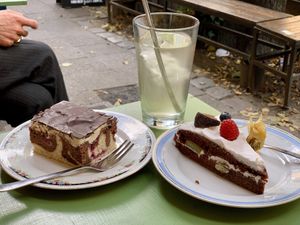 vegan cakes and kombucha at Pomeranze Kaffeebar in Berlin