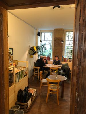 indoor seating at Pomeranze Kaffeebar in Berlin