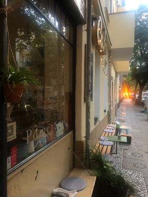 Don't miss the sunset on Tempelhofer Feld at Pomeranze Kaffeebar in Berlin