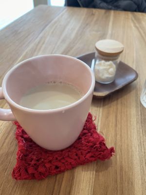 Hojicha lattee  at Kiiroi Hoshi Café Atelier in Chigasaki