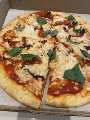 Classic Italian with cauliflower crust at Plantiful Superfoods in Kirkland