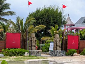 A grand entrance. at Kontiki Beach in Orient Bay