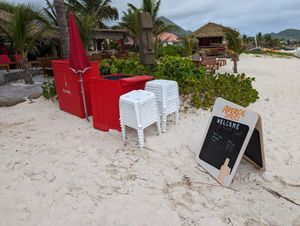 Yum factor 10. at Kontiki Beach in Orient Bay