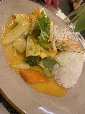 Reichlich vegane Auswahl  at Saigon Food & Trend in Hannover