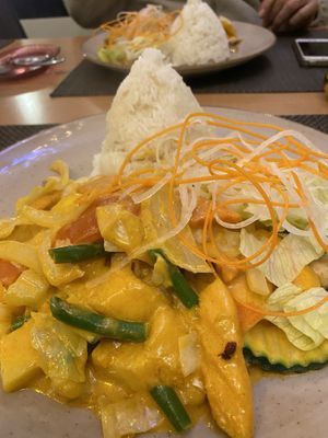 Ruby Curry mit Mango, Ananas und 13 Gemüsen  at Saigon Food & Trend in Hannover
