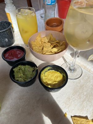 Totopos con guacamole, cheddar vegano y mayonesa de remolacha  at La Chingada in Montevideo