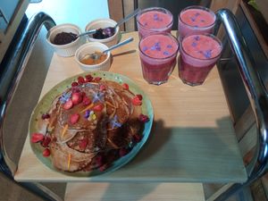 Vegan banana pancakes for breakfast at De Groene Gevel in Woerdense Verlaat