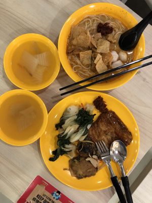 Mixed veggies $3 and laksa $4 at Makan Vegan 斋这里 - Commonwealth in Central Singapore