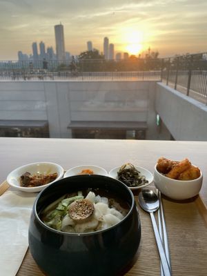 Nice to have Korean food watching beautiful sunset. at Zero Vegan in Seoul